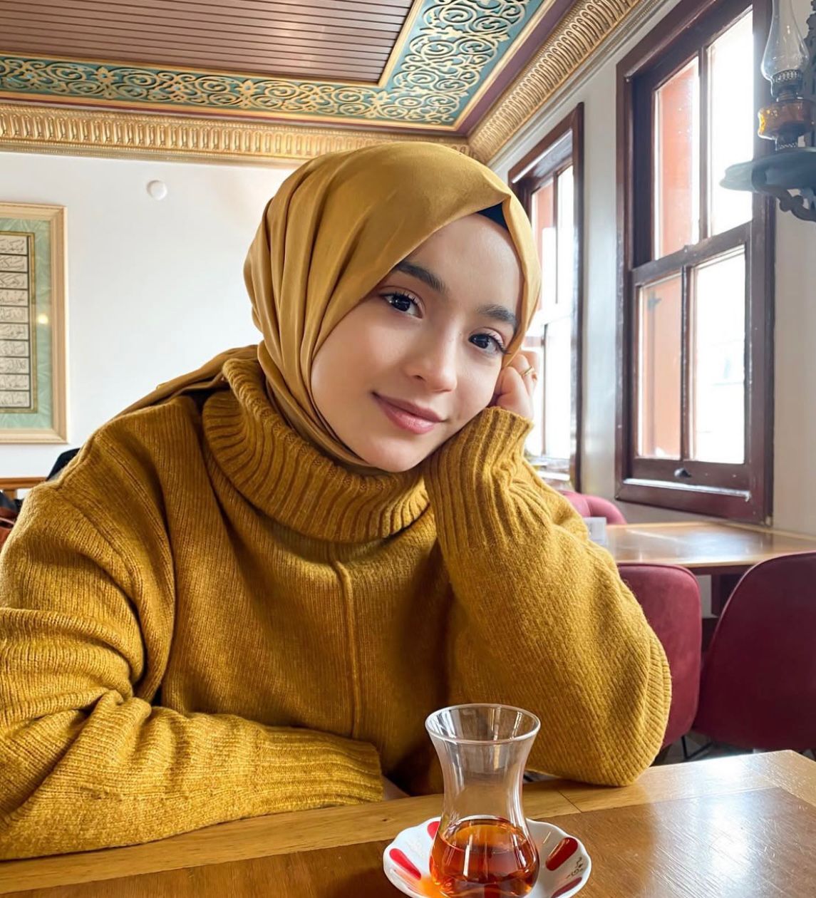 Söğütlü Elden Ödemeli Escort Bayan Ayşen
